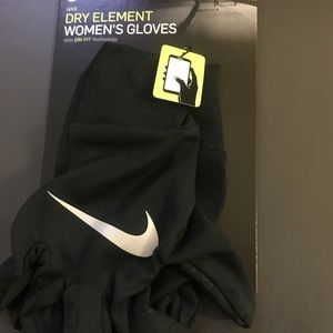 Brand new Woman’s Nike running gloves